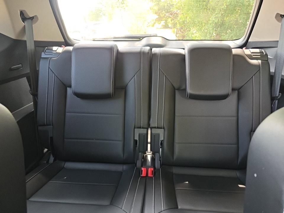 Used 2023 Volkswagen Atlas SE w/ Black Wheel Package FWD image 12