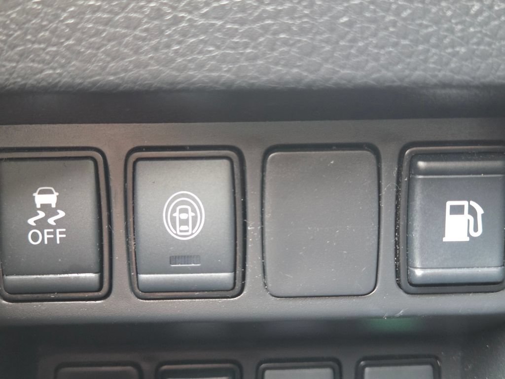 Used 2020 Nissan Rogue S AWD/4WD image 15