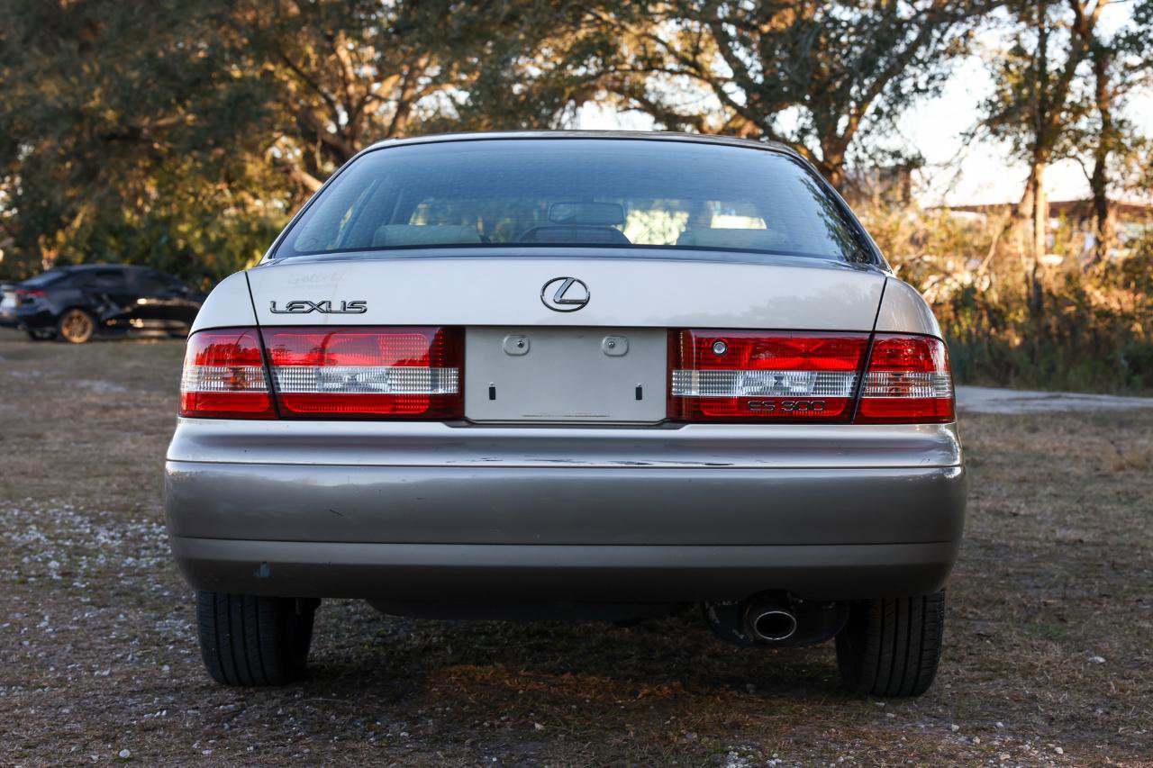 Used 2000 Lexus ES 330 image 7