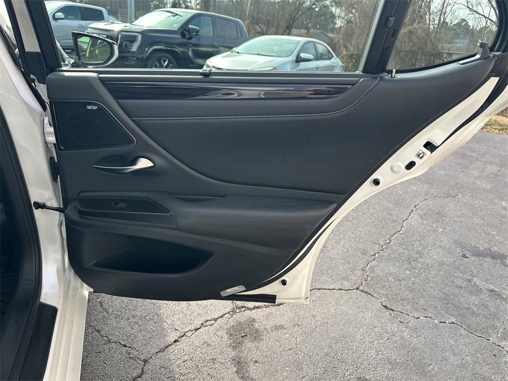 Used 2019 Lexus ES 350 Ultra Luxury w/ Accessory Package image 17