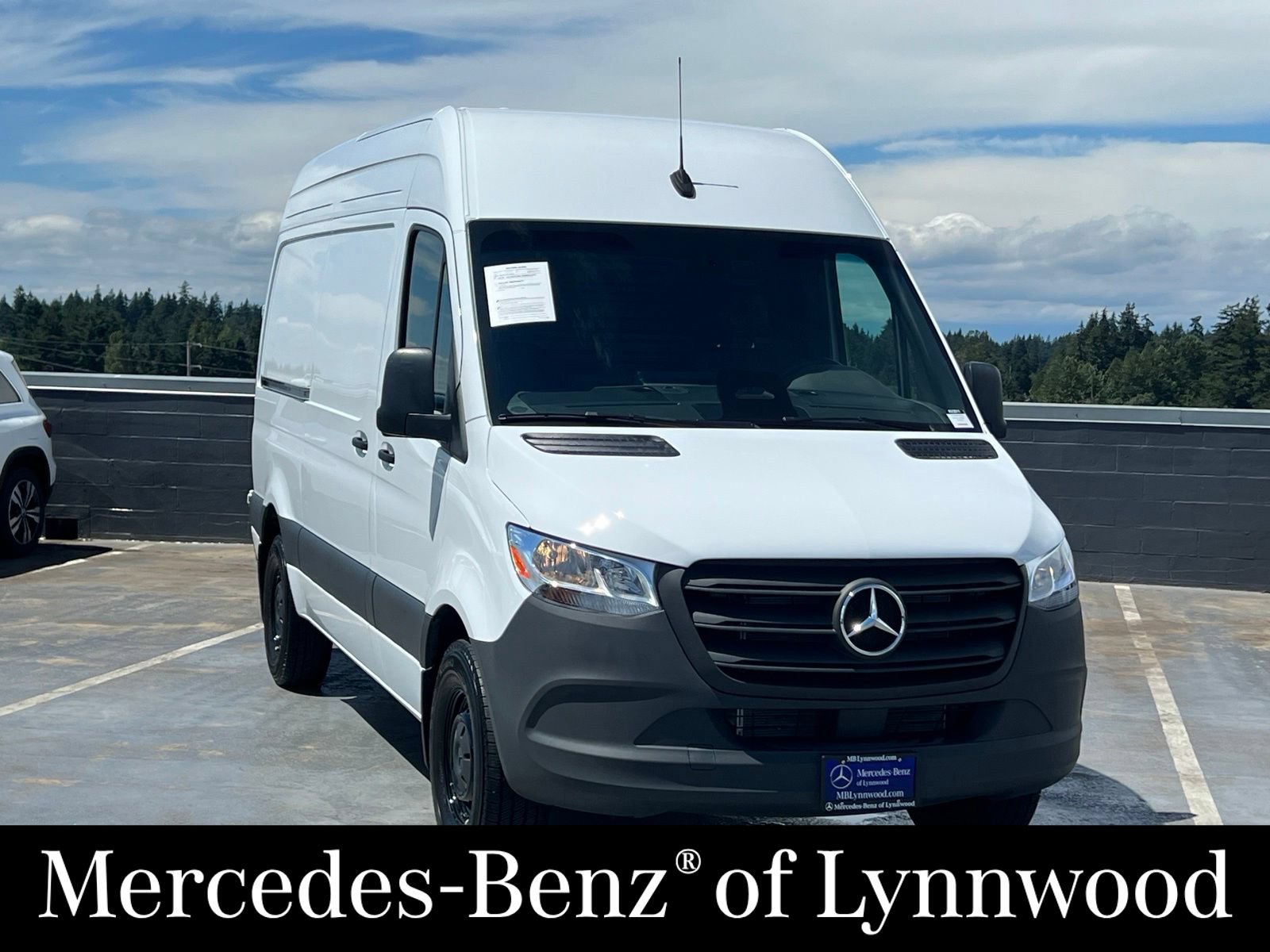 Used 2025 Mercedes-Benz Sprinter 2500 image 1