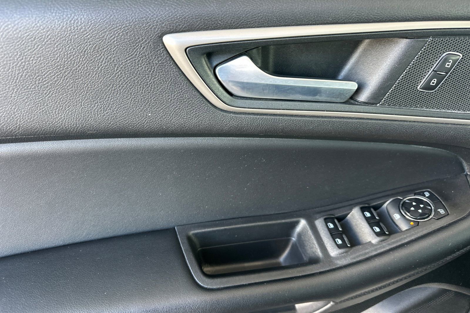 Used 2024 Ford Edge SEL image 11