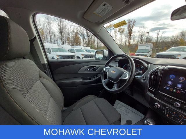 Used 2020 Chevrolet Traverse LT w/ Driver Confidence II Package AWD/4WD image 17