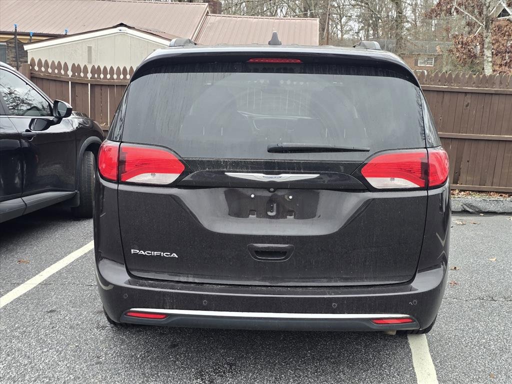 Used 2017 Chrysler Pacifica Touring-L image 3