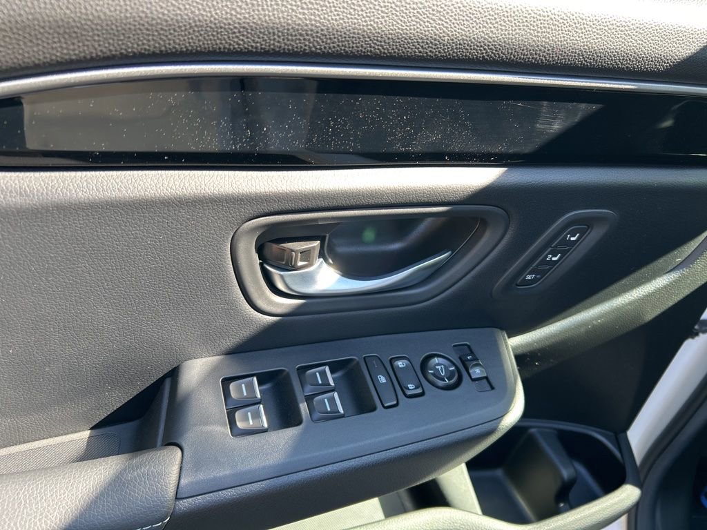 Used 2025 Honda Pilot Touring image 11