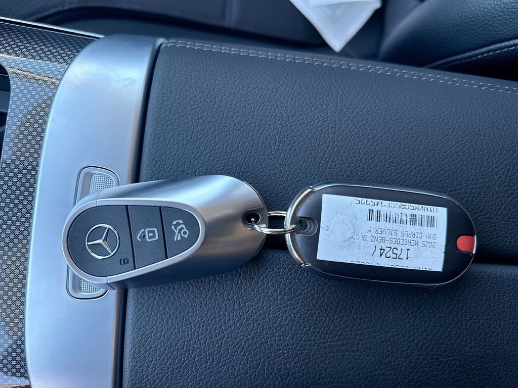 Used 2025 Mercedes-Benz GLC 350e 4MATIC image 36