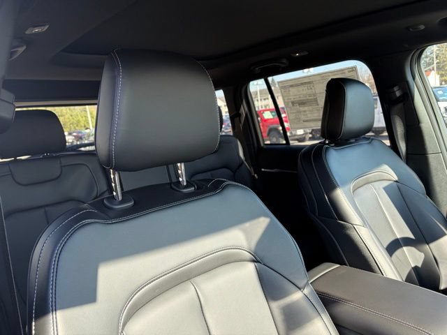 New 2026 Jeep Grand Cherokee Limited w/ Limited Altitude Package AWD/4WD image 30