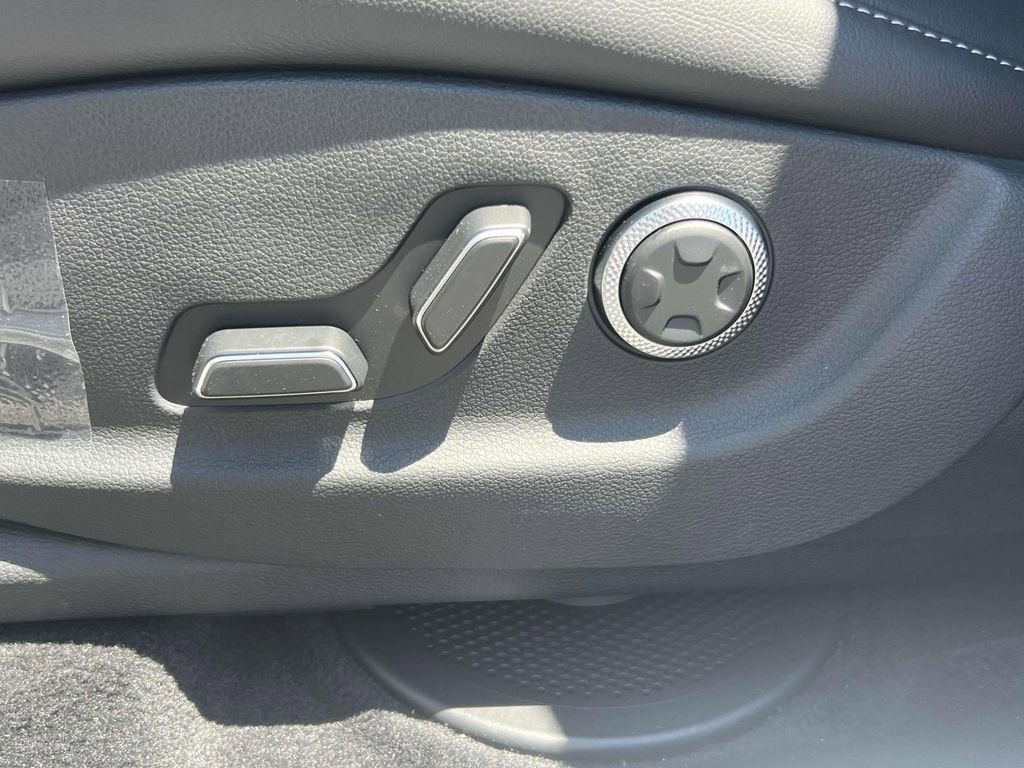 New 2025 Genesis GV80 2.5T Advanced image 17