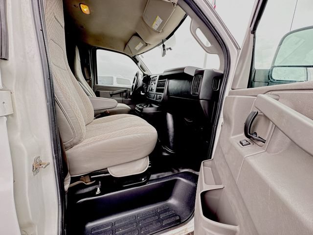 Used 2016 Chevrolet Express 2500 RWD image 23