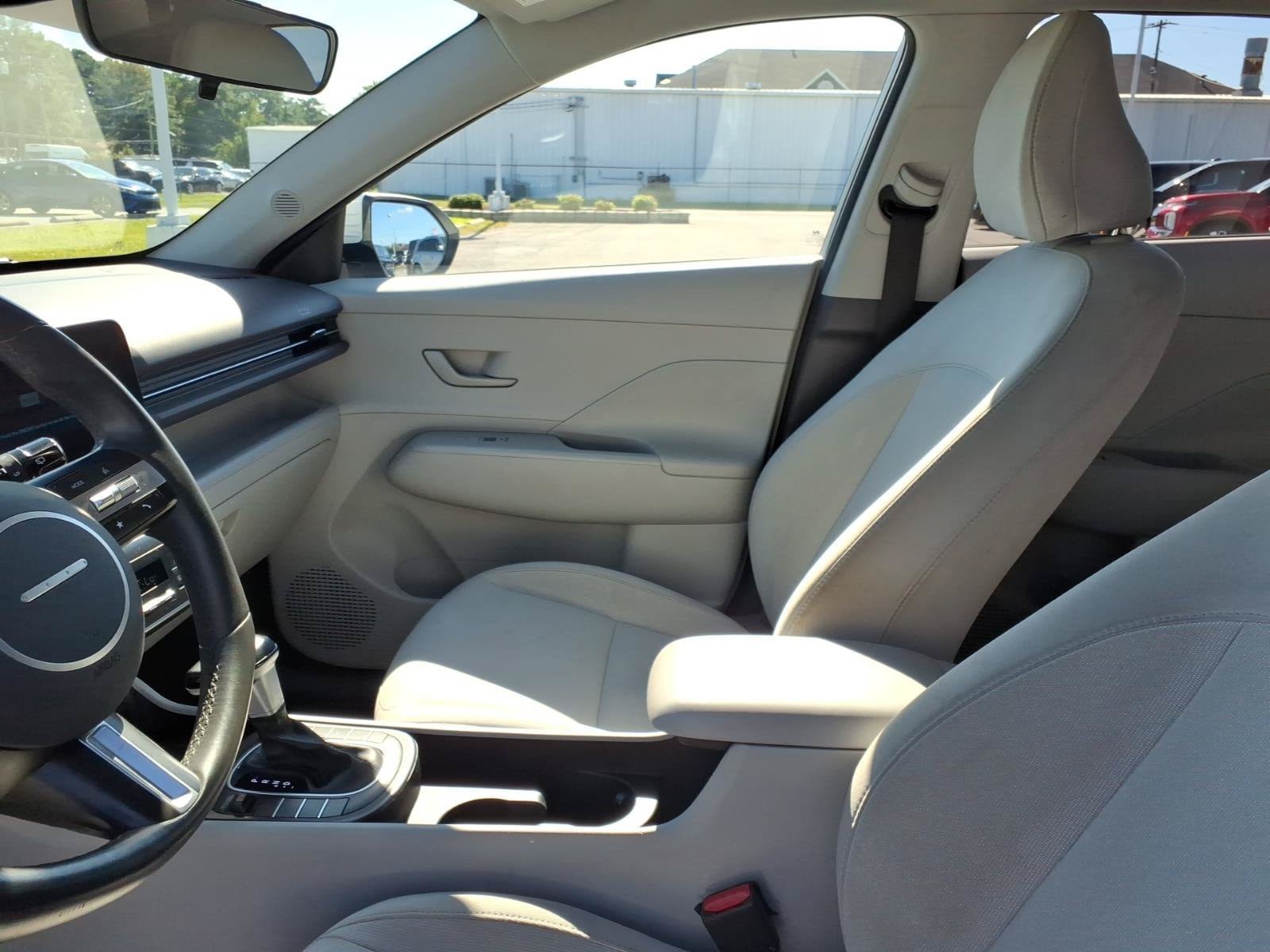 Used 2025 Hyundai Kona SEL FWD image 7