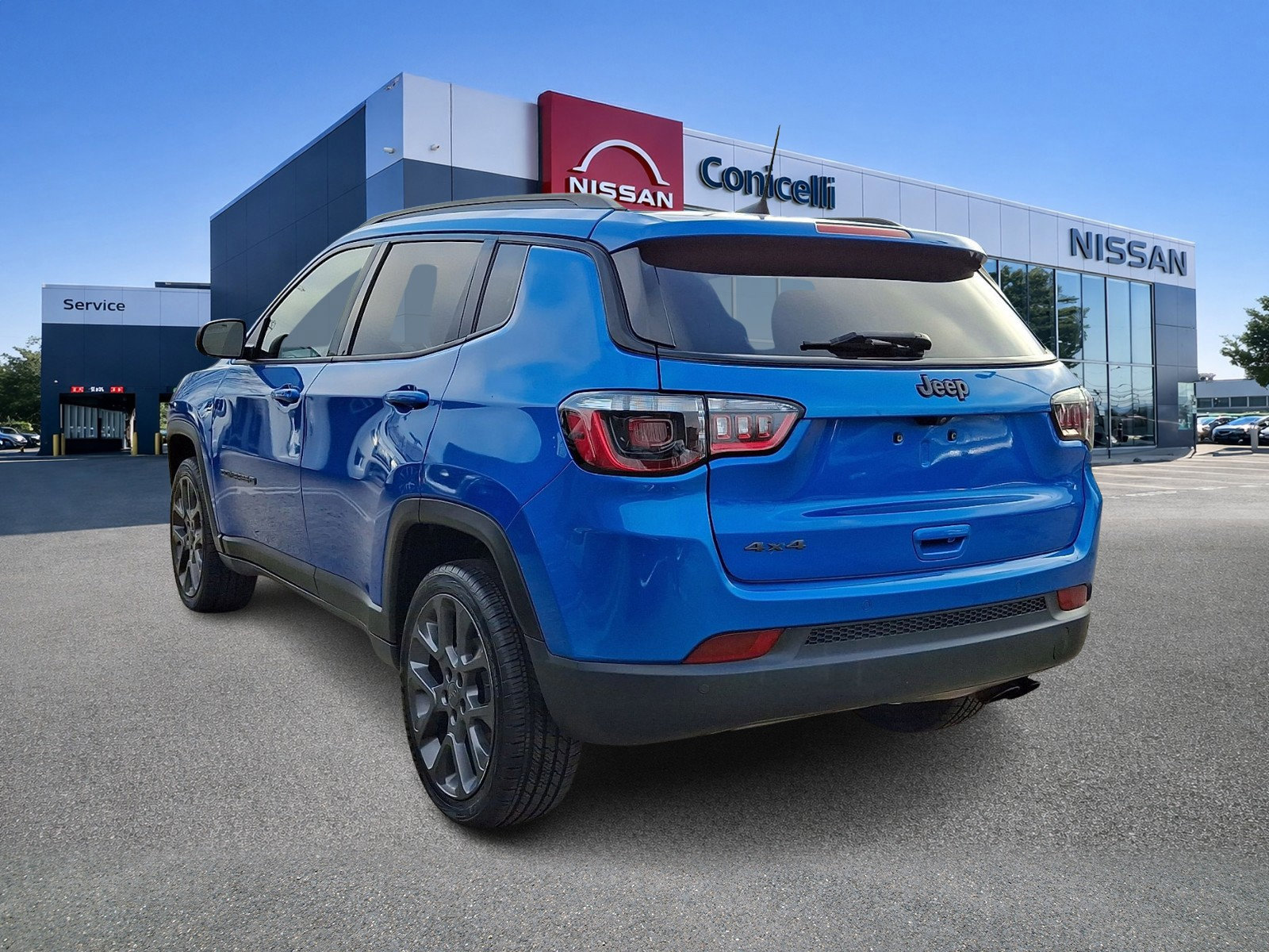 Used 2021 Jeep Compass Latitude w/ Sun and Sound Group AWD/4WD image 4