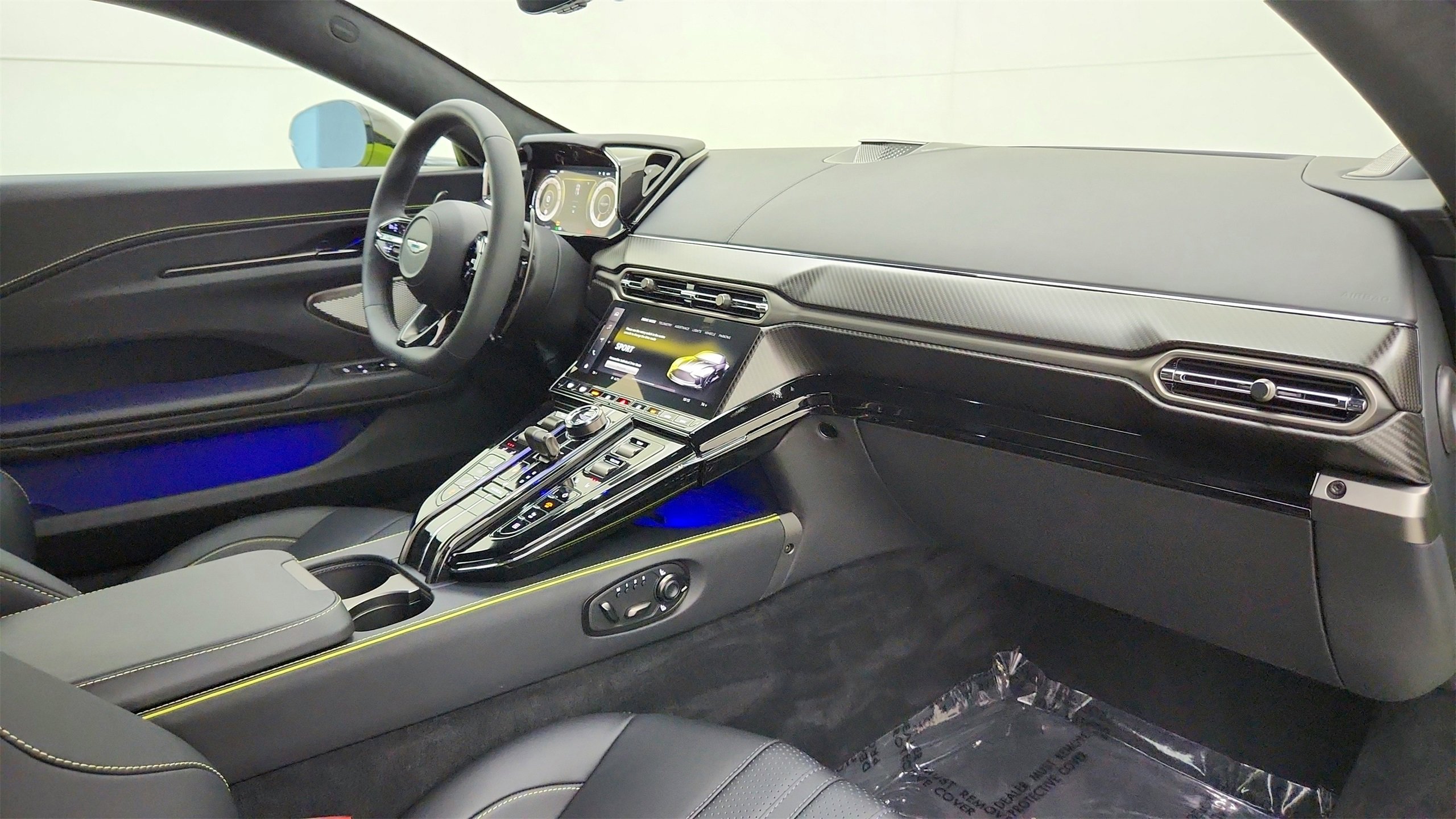 Used 2025 Aston Martin V8 Vantage Coupe image 19