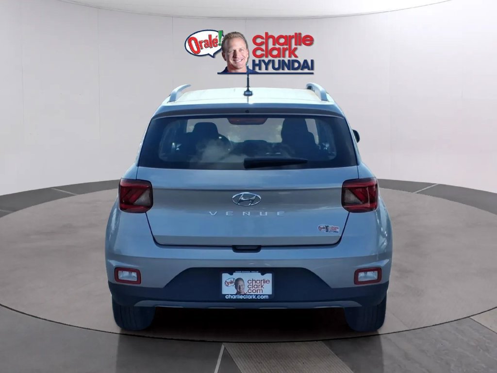 New 2026 Hyundai Venue SEL FWD image 4