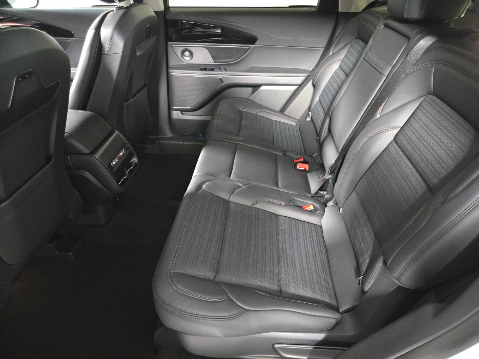New 2026 Lincoln Nautilus Reserve w/ Jet Appearance Package AWD/4WD image 14