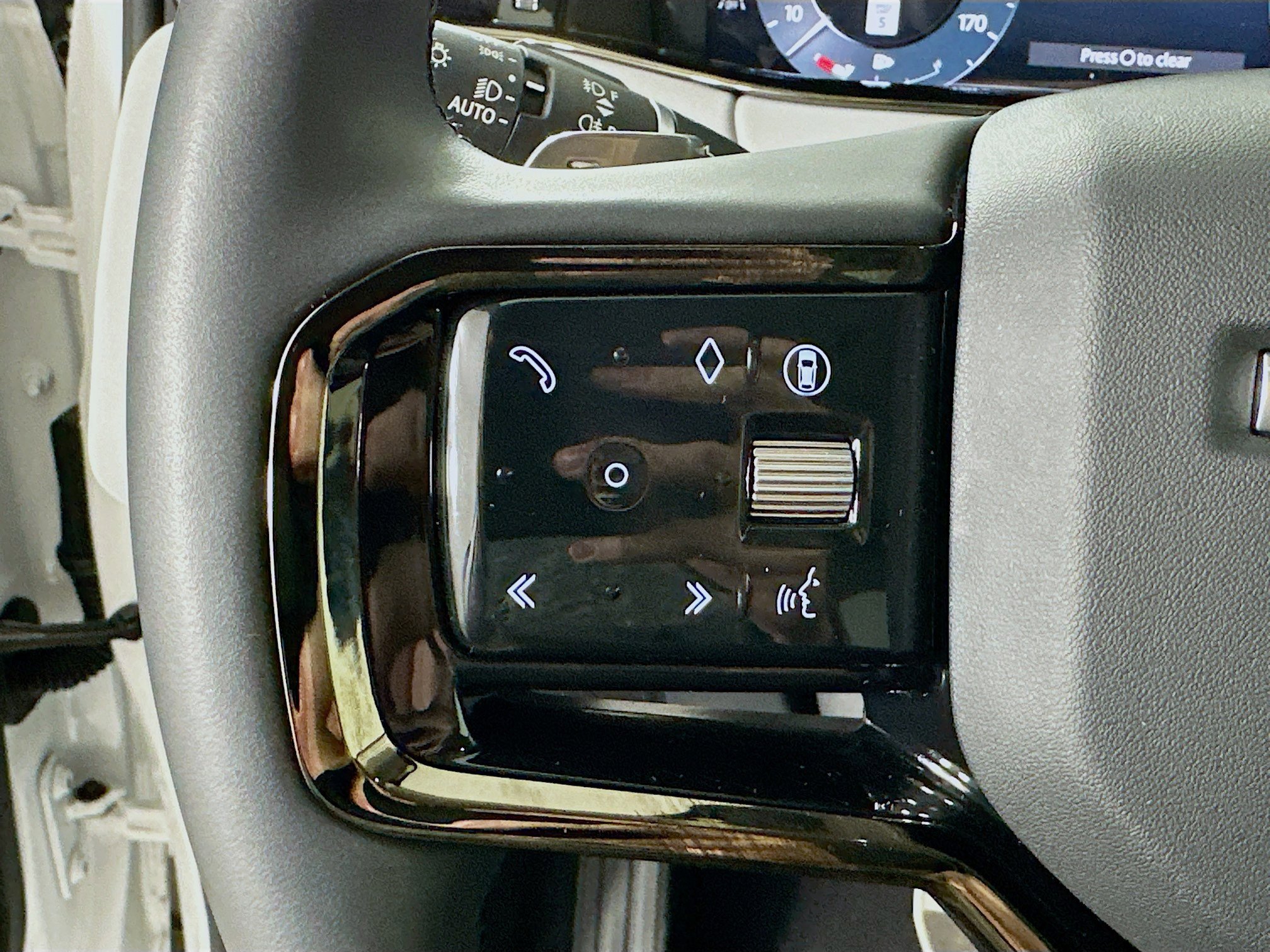 Used 2024 Land Rover Range Rover Evoque Dynamic SE image 13