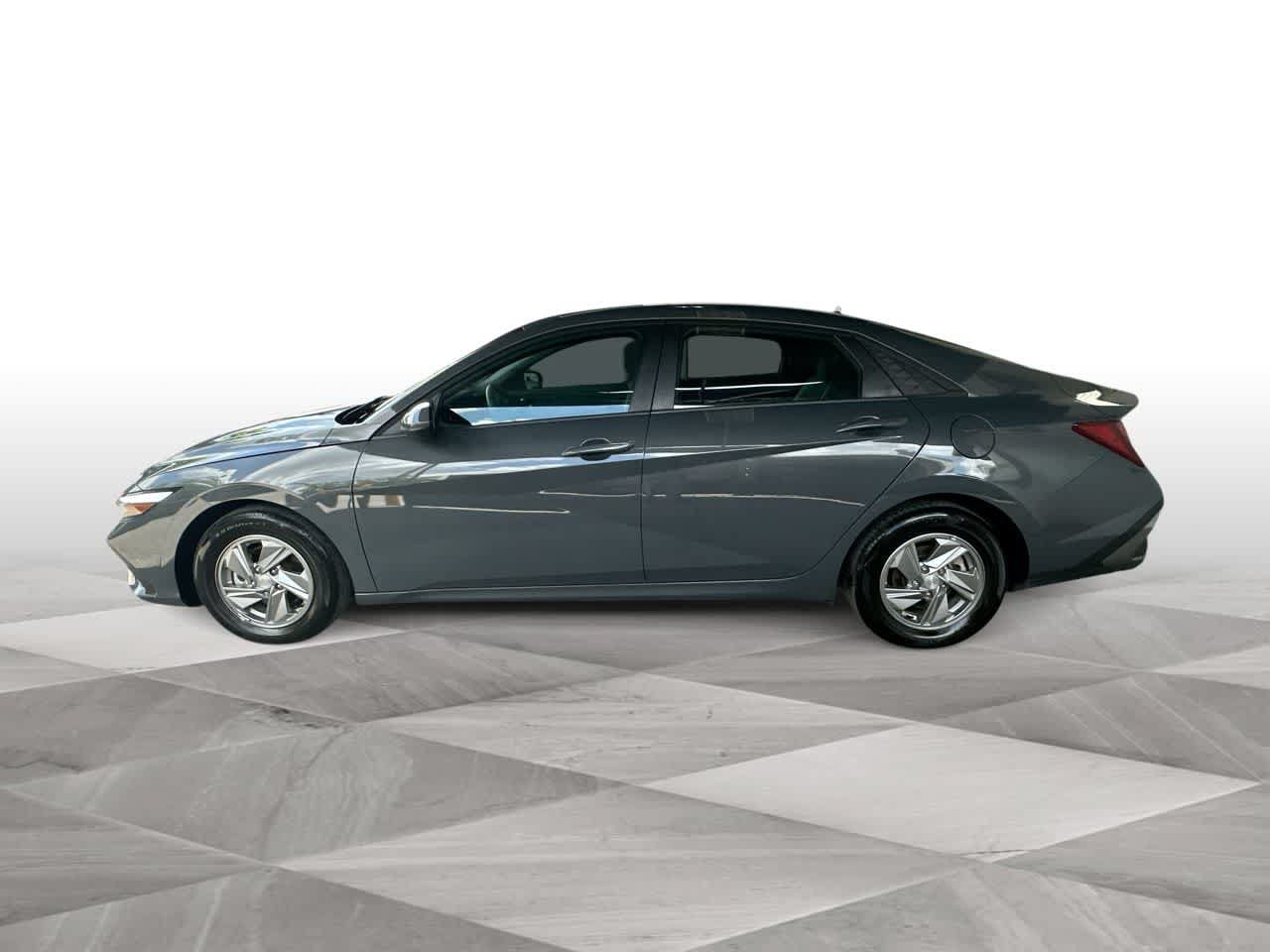 Used 2025 Hyundai Elantra SE FWD image 5