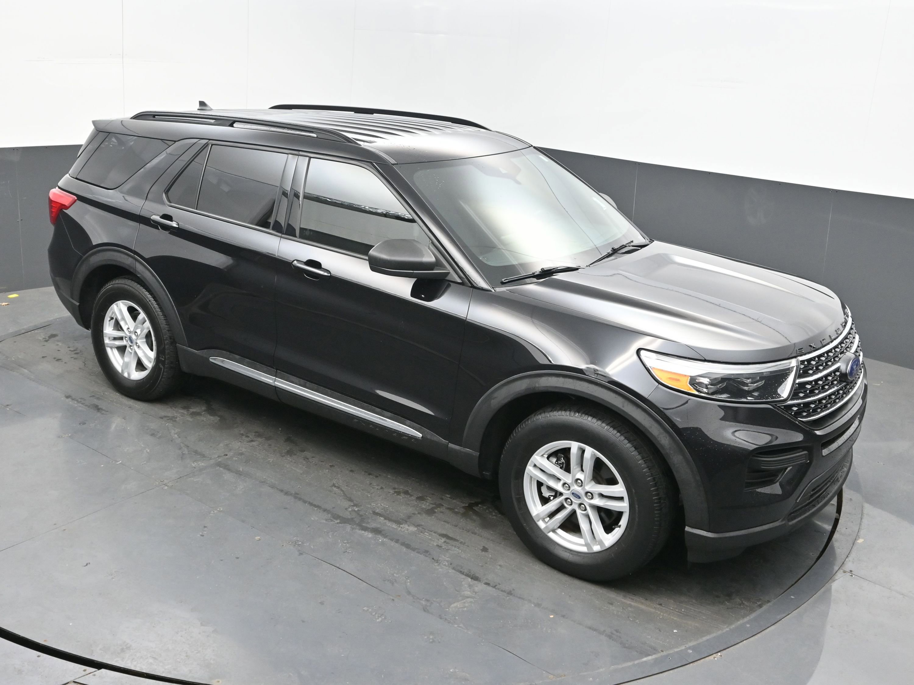 Used 2020 Ford Explorer XLT w/ Class III Trailer Tow Package image 34