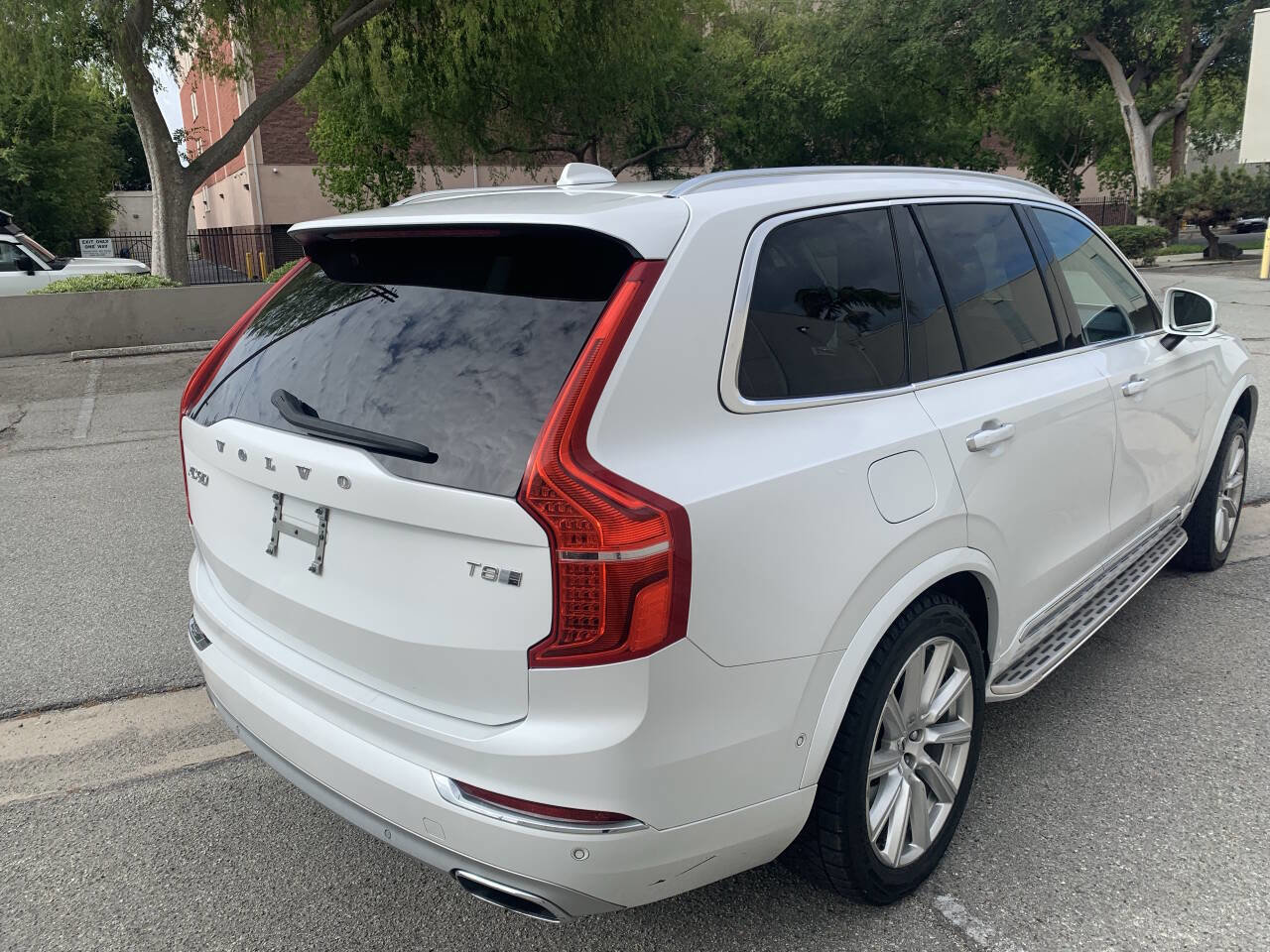 Used 2016 Volvo XC90 T8 Inscription w/ Vision Package AWD/4WD image 12