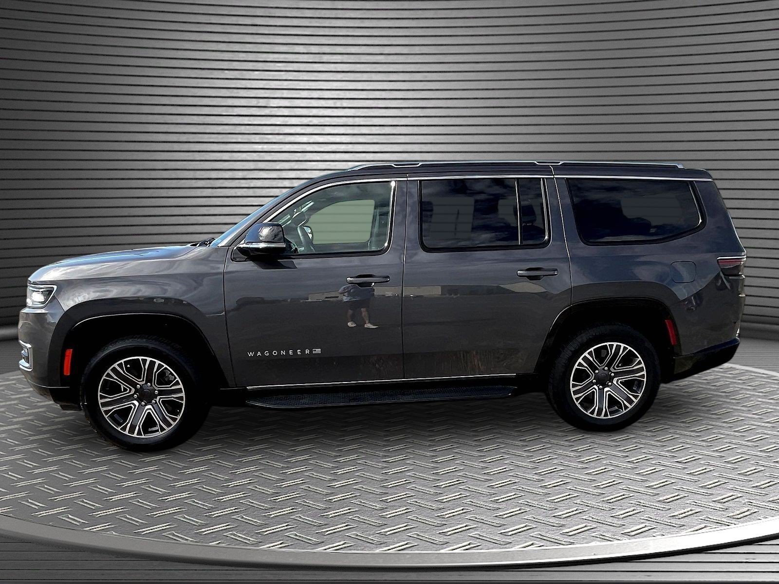 Used 2024 Jeep Wagoneer Series II w/ Flexible Seating Group RWD image 4