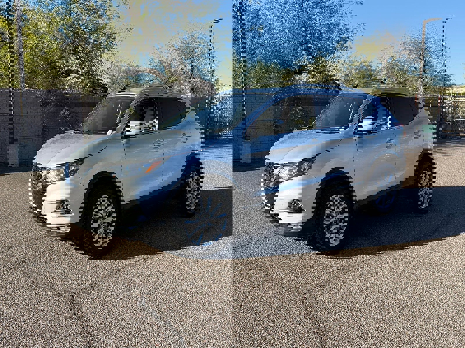 Used 2020 Nissan Rogue Sport SV w/ Technology Package image 1