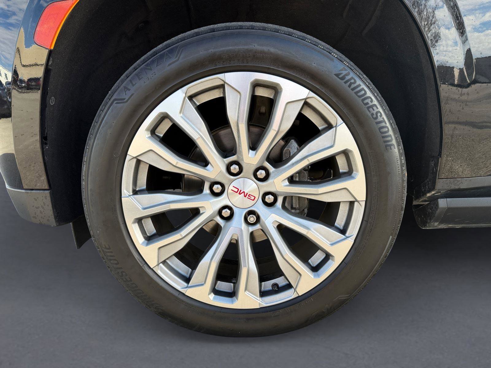 Used 2021 GMC Yukon Denali w/ Denali Premium Package image 9