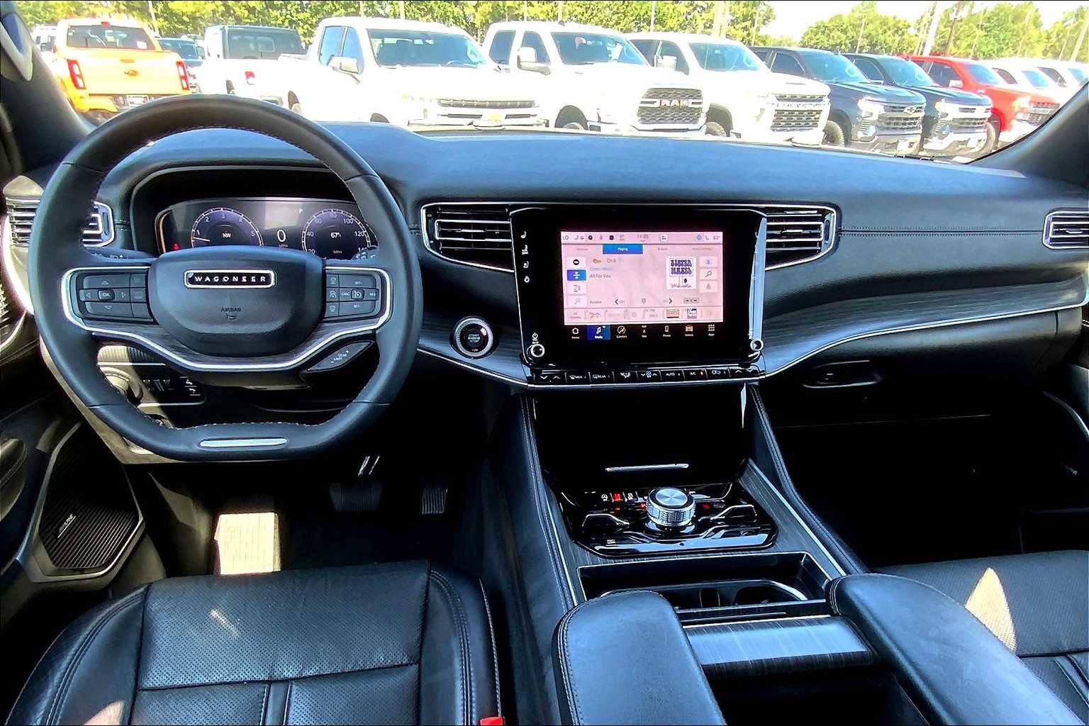 Used 2023 Jeep Wagoneer L Series III w/ Preferred Equipment Group image 14