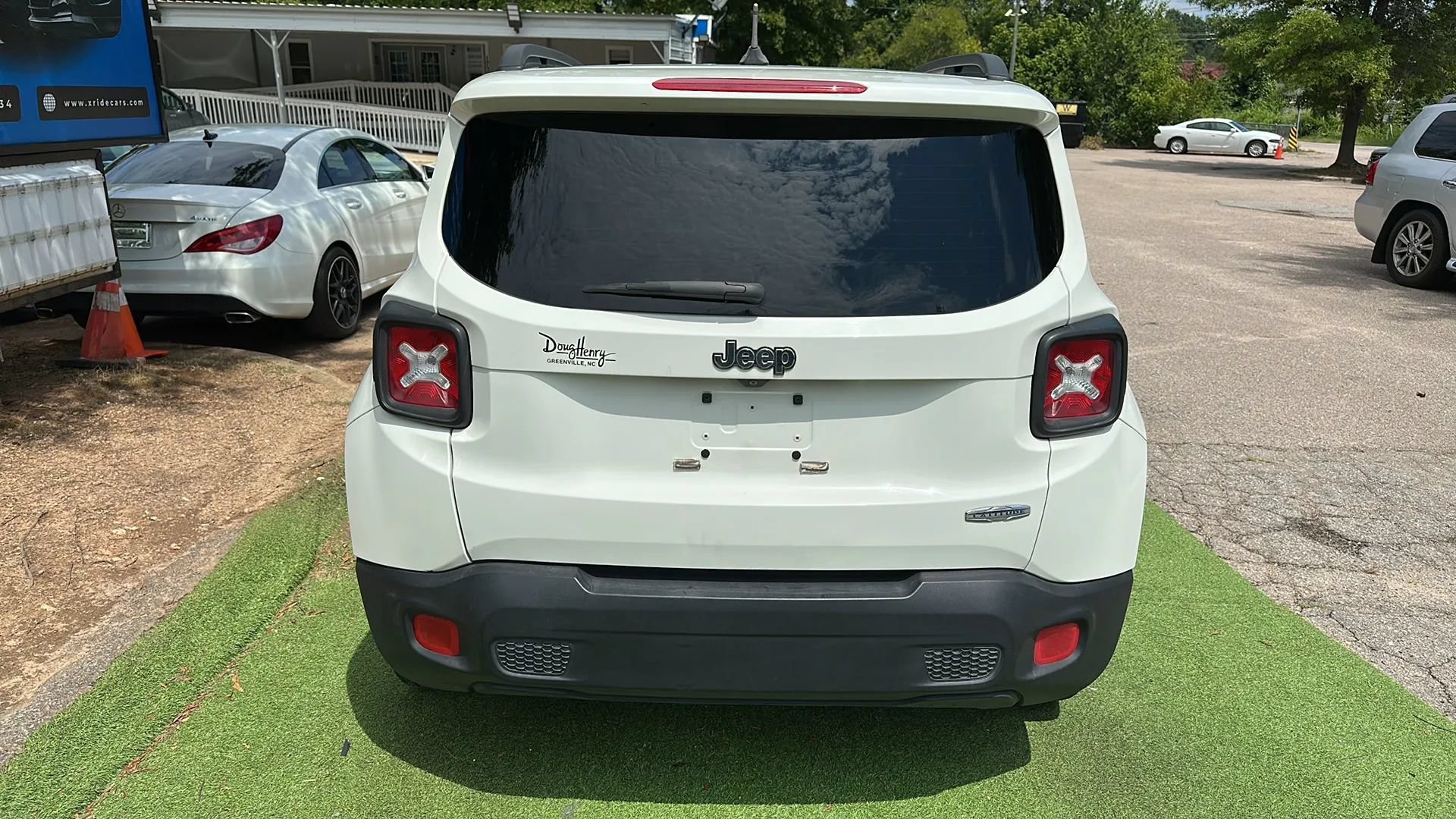 Used 2016 Jeep Renegade Latitude w/ Safety & Security Group FWD image 6
