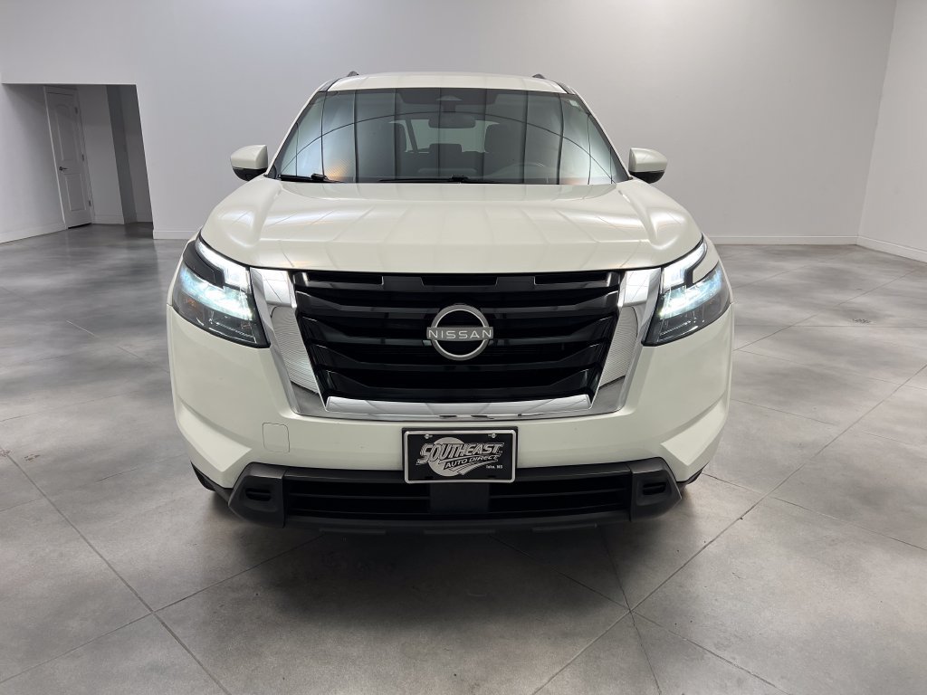 Used 2024 Nissan Pathfinder SV FWD image 3