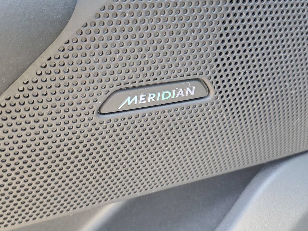 Used 2025 Land Rover Range Rover Velar S AWD/4WD image 10