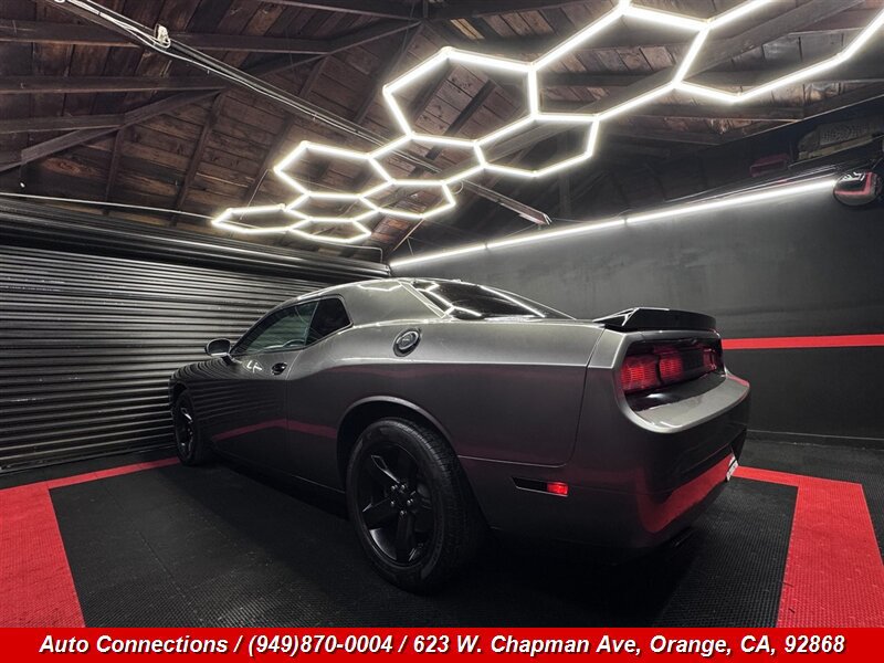 Used 2012 Dodge Challenger SXT RWD image 4