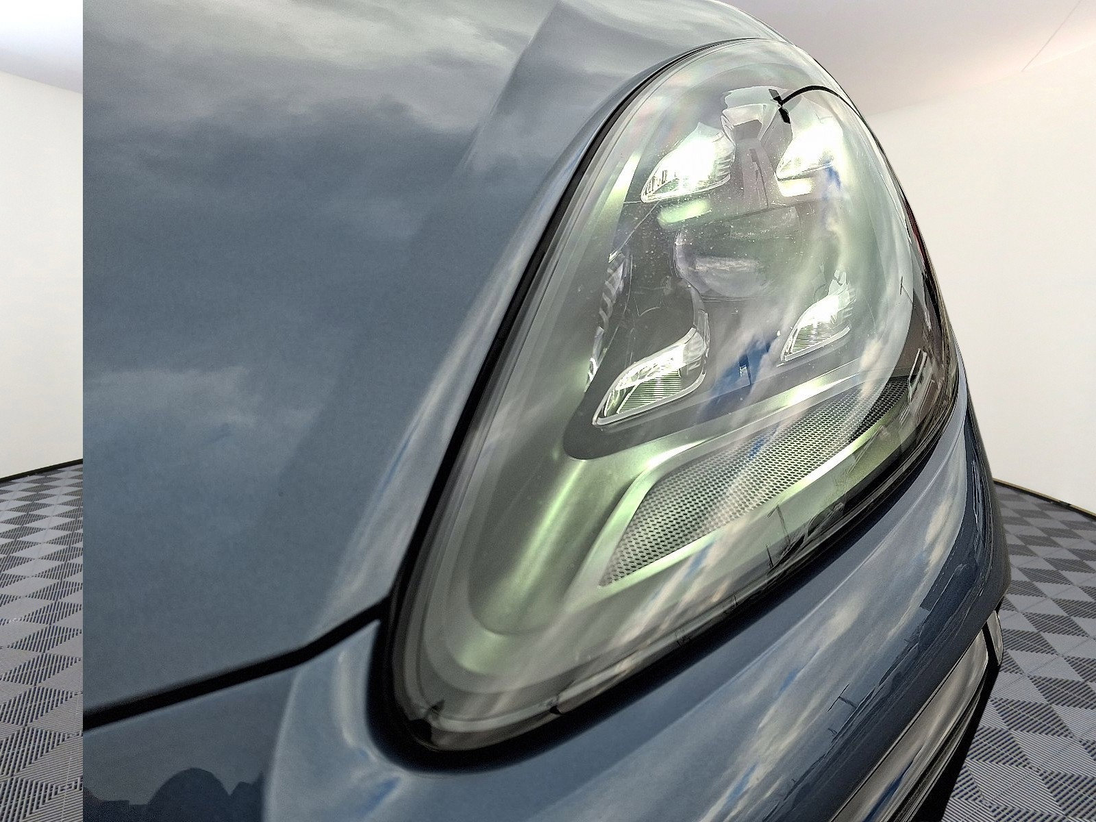 Used 2019 Porsche Cayenne Turbo image 8