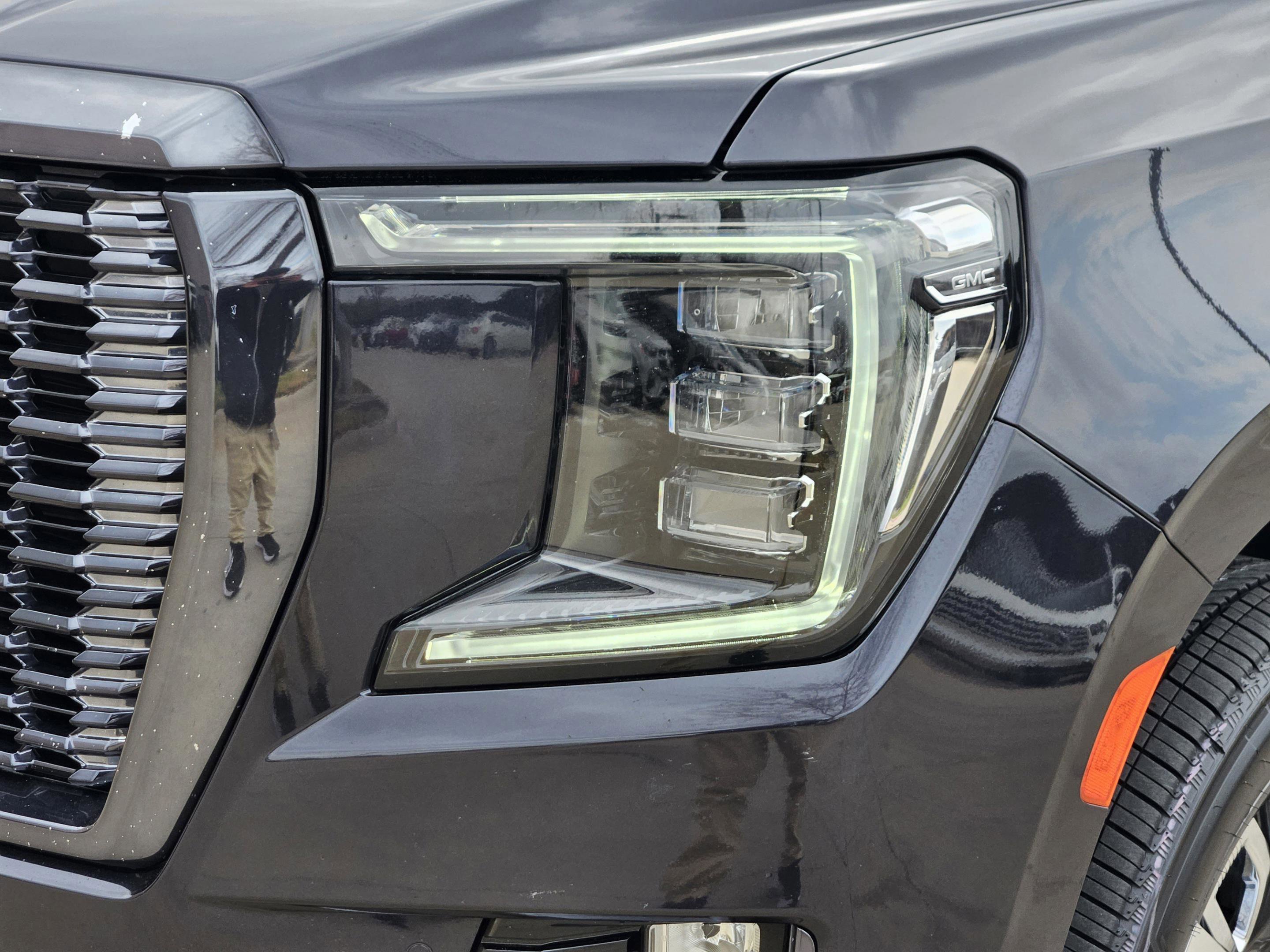 Used 2023 GMC Yukon Denali Ultimate image 10