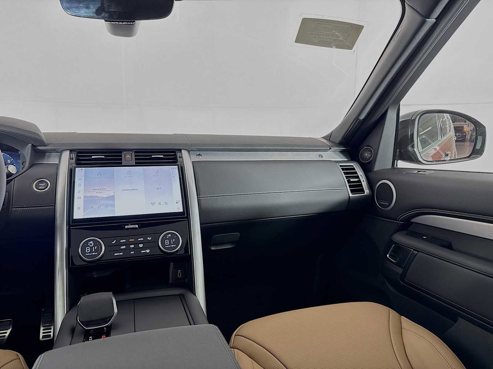 New 2026 Land Rover Discovery Limited Edition image 31