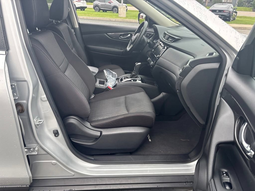 Used 2018 Nissan Rogue SV w/ Sun & Sound Touring Package AWD/4WD image 33