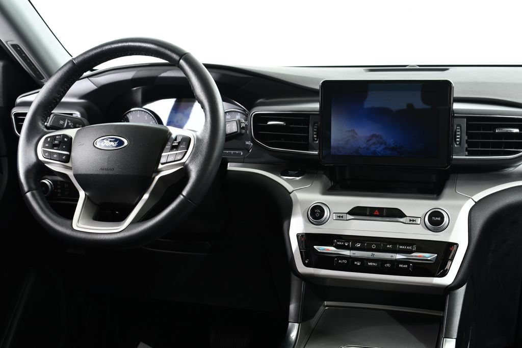 Used 2022 Ford Explorer XLT w/ Equipment Group 202A AWD/4WD image 8