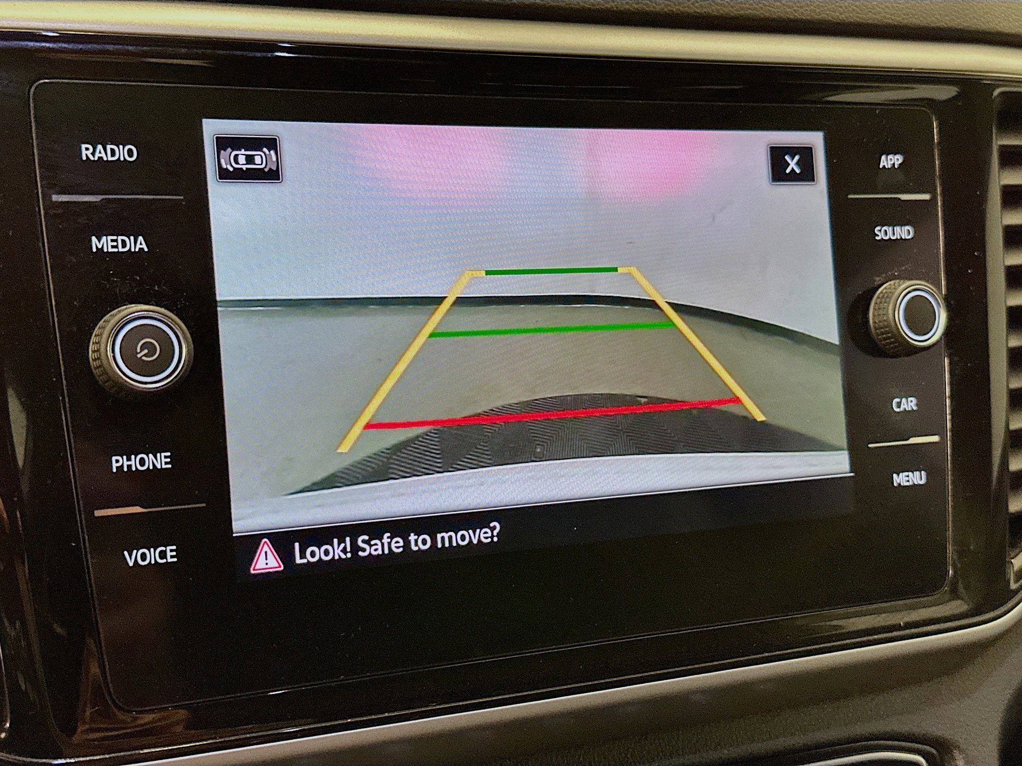 Used 2022 Volkswagen Atlas Cross Sport SE image 22