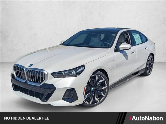New 2027 BMW 550e xDrive AWD/4WD image 1