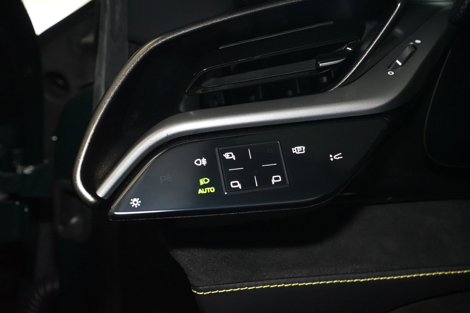 Used 2025 Ferrari SF90 Spider AWD/4WD image 24