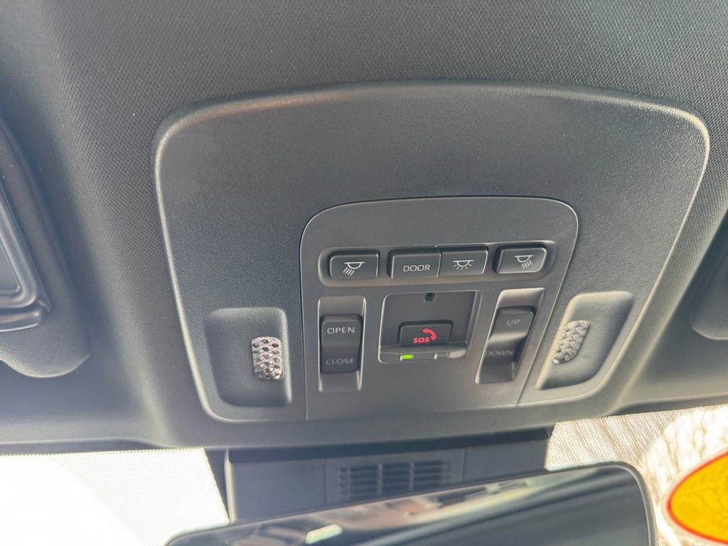 Used 2025 Toyota Camry SE w/ Multimedia Upgrade Package image 26