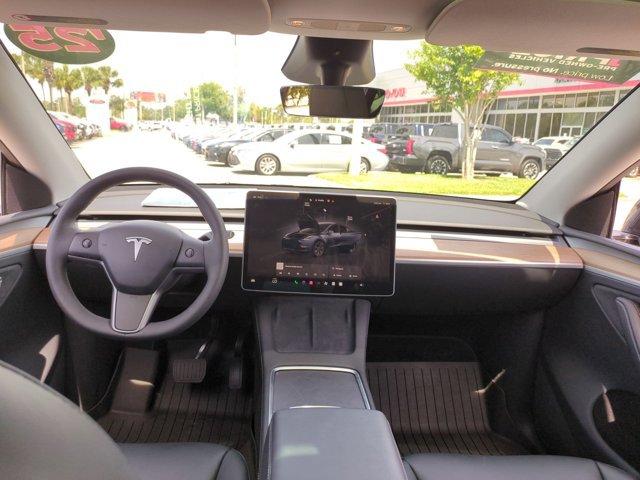 Used 2025 Tesla Model Y Long Range RWD image 18