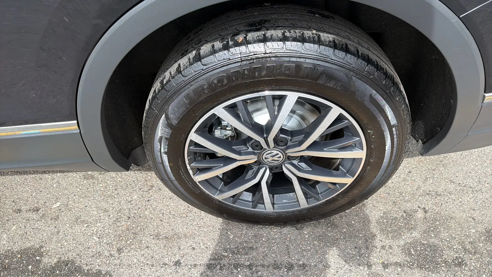 Used 2020 Volkswagen Tiguan SE AWD/4WD image 9