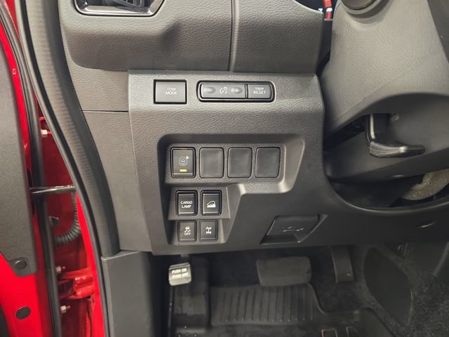 Used 2025 Nissan Frontier PRO-4X AWD/4WD image 33
