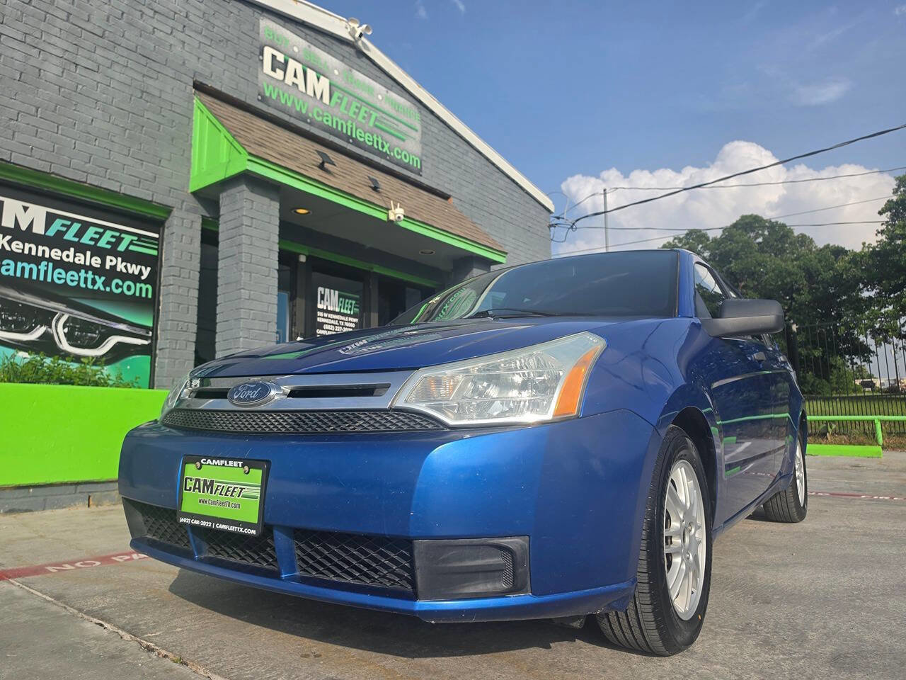 Used 2010 Ford Focus SE FWD image 2