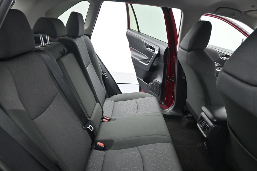 Used 2025 Toyota RAV4 XLE AWD/4WD image 14