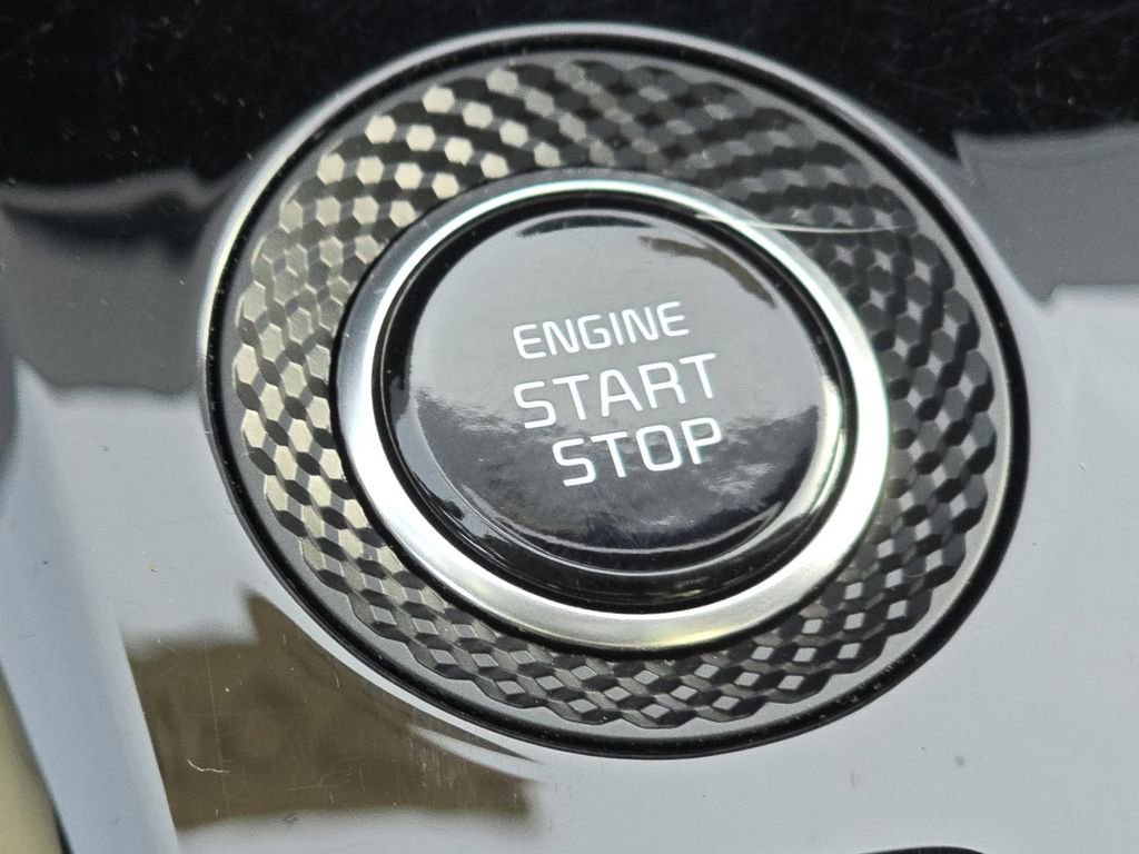 Used 2023 Kia Niro EX Touring image 33