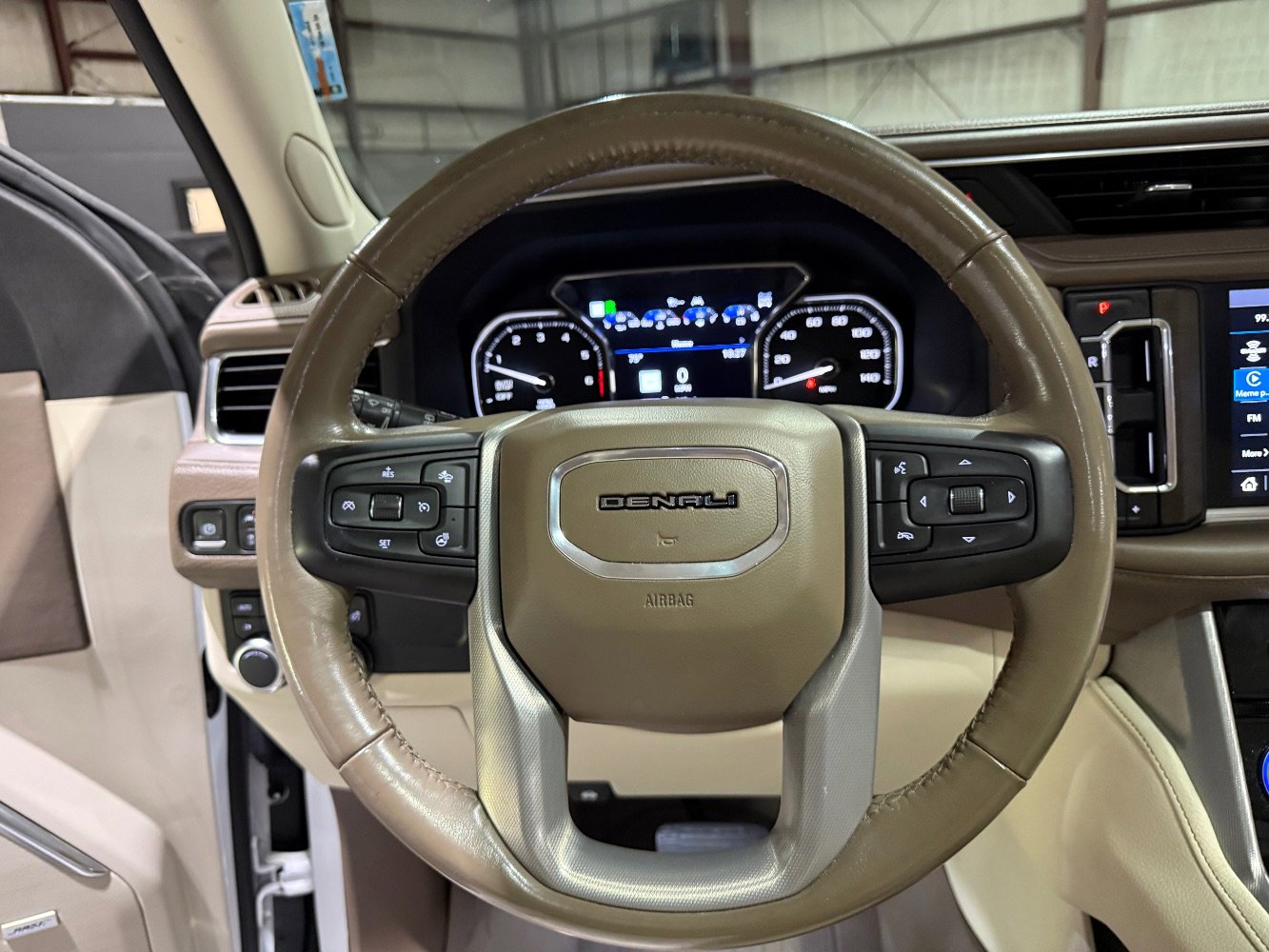 Used 2021 GMC Yukon XL Denali w/ Denali Premium Package image 38