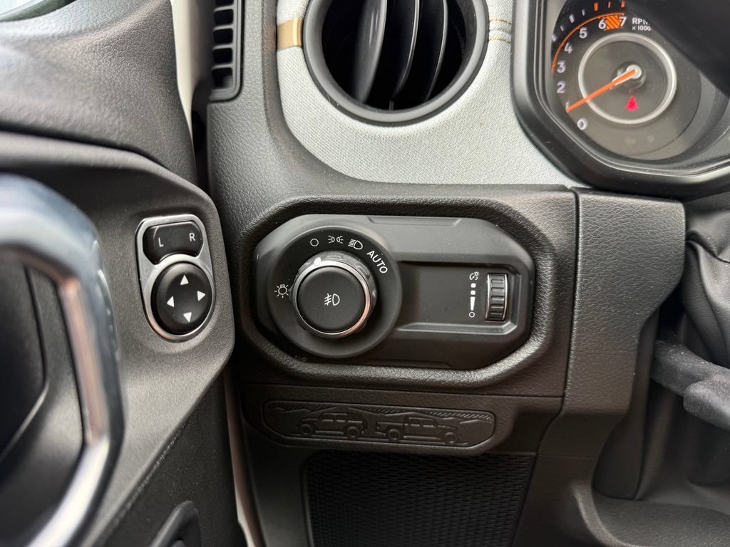 Used 2024 Jeep Wrangler Unlimited Sport AWD/4WD image 13