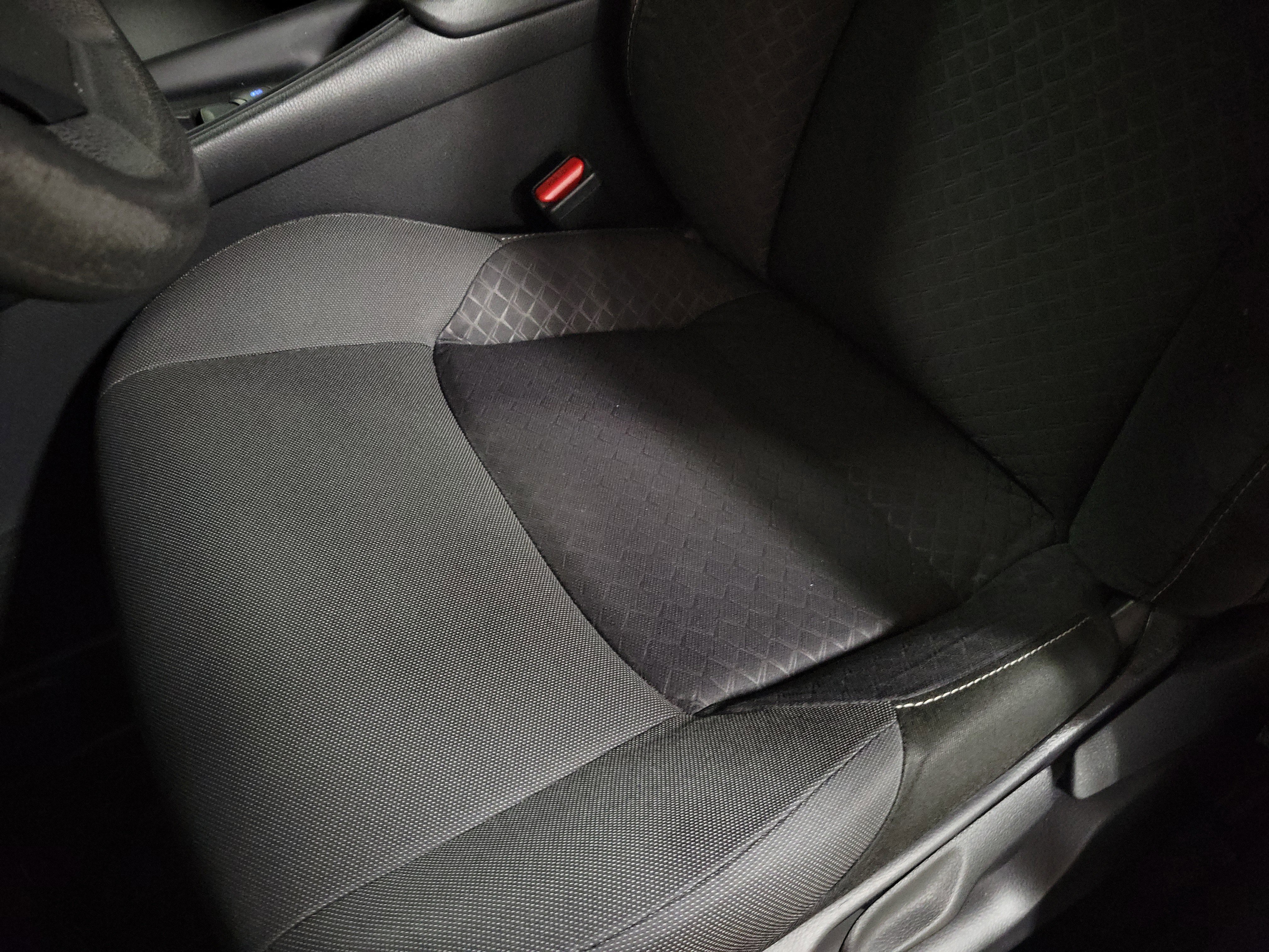 Used 2020 Toyota C-HR LE FWD image 17