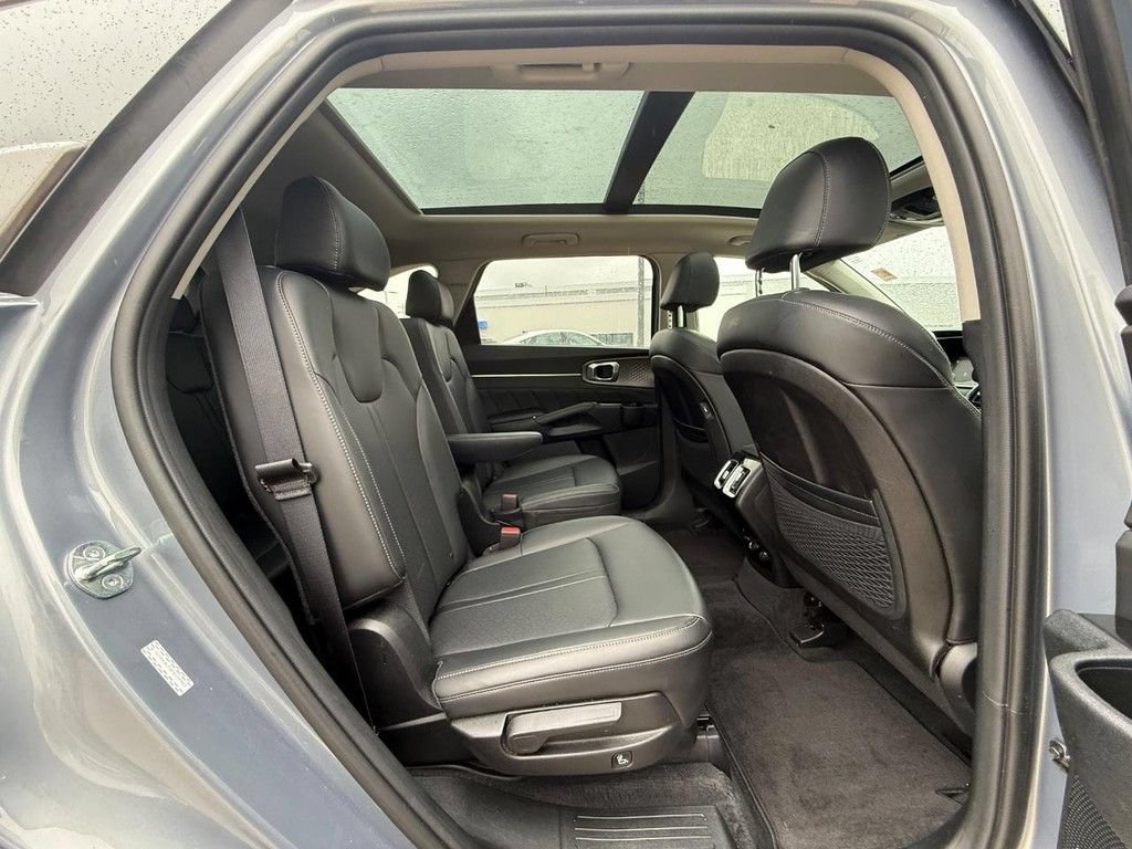 Used 2023 Kia Sorento SX AWD/4WD image 13