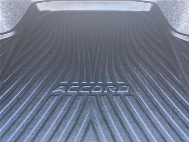 Used 2018 Honda Accord Touring image 6